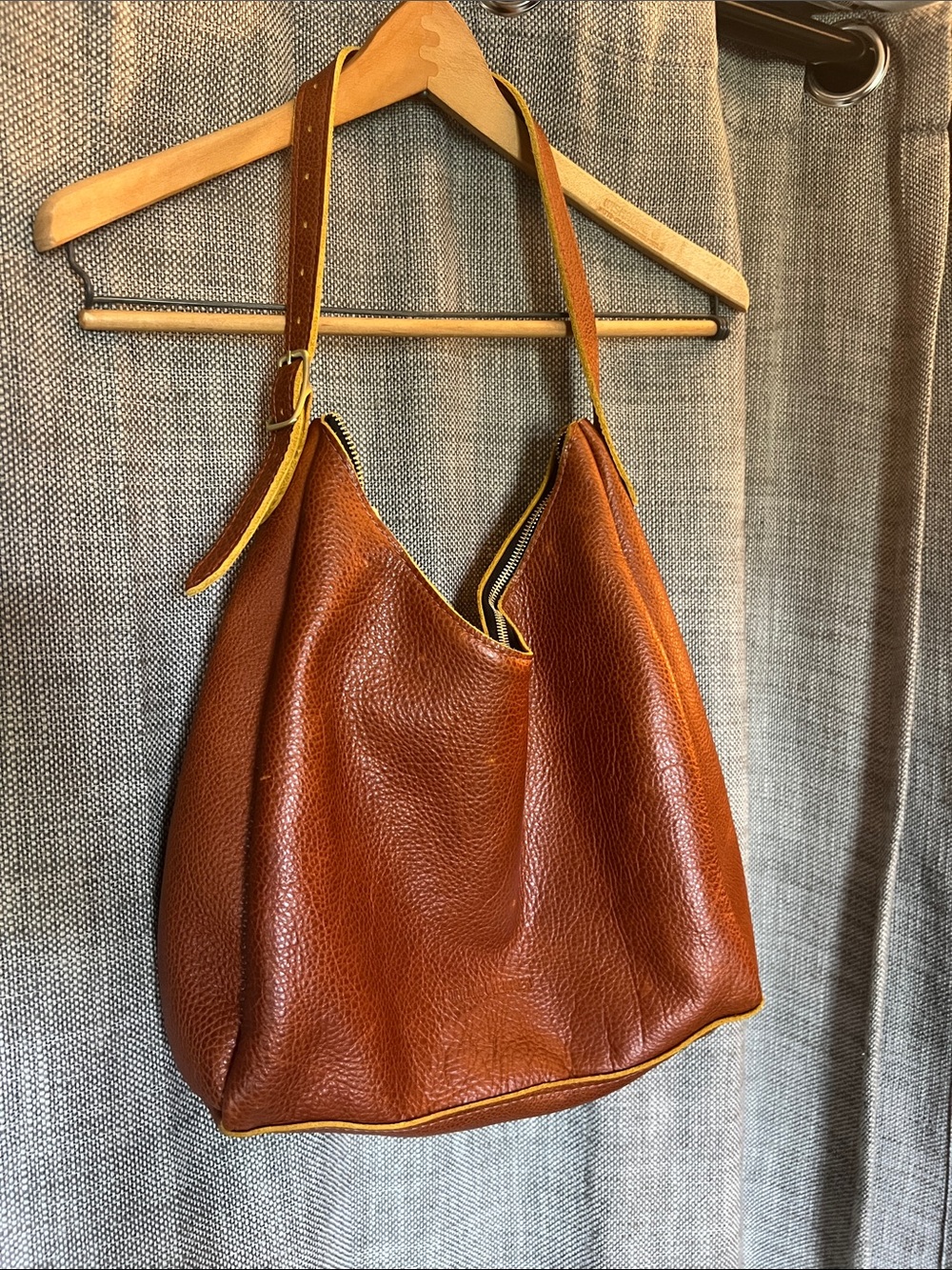 Portland Leather Aspen Shoulder Bag - Large - Picture 2 of 8